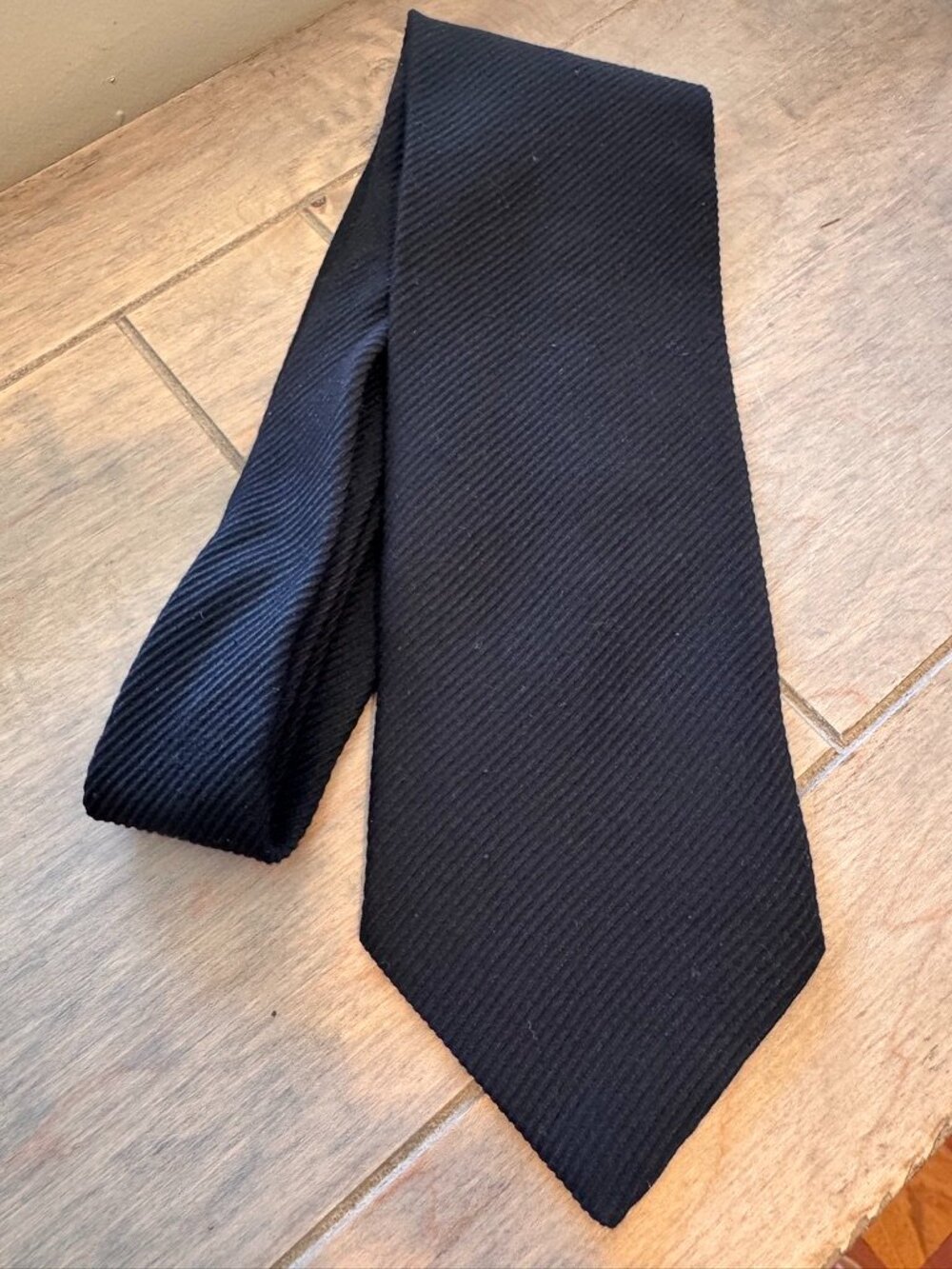Sleek Sophistication! Giorgio Armani Black Twill Silk Tie